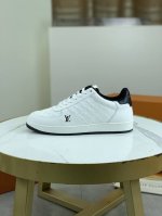 工厂价 顶级版本 Louis Vuitton 原单 最新款lv路易威登 * 顶级版本 Lv经典潮鞋！选用进口原版牛皮 原版内里.原版耐磨轻便发泡大底！高品质精品