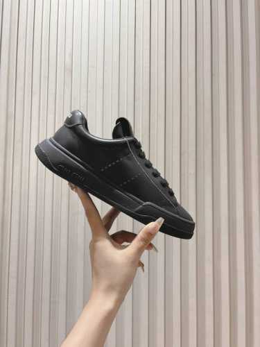 Miumiu Ss24 New Arrival缪缪板鞋 Miu家 早春新品系带休闲鞋 这款系带休闲鞋妥妥的美式复古风格～ 时尚百搭.上脚好看又舒适决绝子单品！