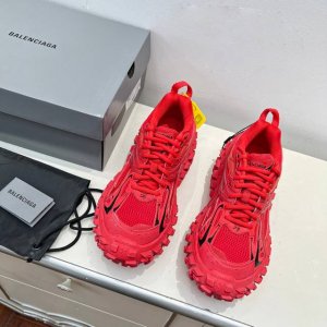 Nice顶级版本 男女鞋原楦原纸版开发版型 原版一致配件防尘袋及附送鞋带 1:1比例克重 全掌pu乳胶鞋垫及外观轻度磨损做旧效果 全新开发4层组合夸张轮胎花纹鞋
