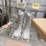 出厂长 短款350高版本 新款miumi* Ss 做旧金属骑士靴 Miumi*新款靴来啦、品质依旧、区别市面抢出版本、自购原版独立开发、朋克风满满 既能当甜妹