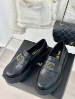 厂价 Chane*｜小香24P新品链条大双c厚底乐福鞋 满满的复古风 秀气的鞋型 看着就很讨喜 经典环绕穿皮链条大双c扣设计 鞋型特别大气时髦 上脚很显气质 鞋