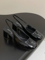 25Ss早春新款Louis Vuitton Lv Swing 高跟鞋最火最新金属跟玛丽珍后空粗跟凉鞋字母标高跟单鞋 选用柔软 皮革塑造易于穿脱的设计，以利落线条