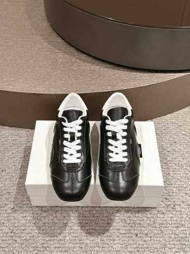 出厂P360。Immi 小众潮牌 秋冬新款 复古平底 阿甘鞋 休闲鞋 马卡龙色系. 眼前一亮又一亮. 呼声超超超级高的紫色.自带亮组彩色鞋带 鞋底是用了户外品牌