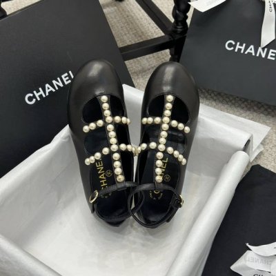 早秋新品chanel 香奈儿小香风珍珠t带平底芭蕾舞鞋、玛丽珍单鞋 香奶奶家一贯的优雅名媛气质 高级感十足！上脚非常nice～不管光脚穿或搭配裙装、裤装、都非常