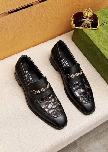商品商标：Gucci 古驰 休闲商务皮鞋正码码数: 38-44 45.46订制商品材料：精选 进口头层小牛皮压花鞋面+奢华五金扣，进口牛皮内里 强烈立体视觉效果