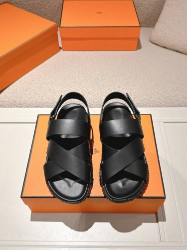 hermes 顶级版本# 爱马仕二舅拖 交叉拖 凉鞋 原版购入开发做货 镂孔柔软小牛皮运动鞋，配有鞋底，饰有经典Medor铆钉，打造舒适休闲风格 配送专柜精美包