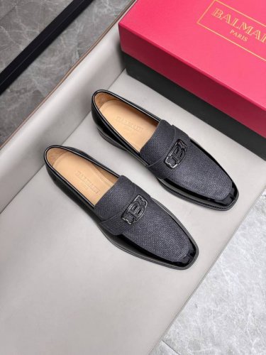 Balmain巴尔曼商务皮鞋采用进口开牛皮面料，搭配真皮鞋底，鞋垫、鞋垫均有专属标志，牛皮内里让鞋子穿在脚上时尚又舒适码数：39-44，38.45.46定制不退