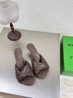 BV Blink 系列拖鞋15 毫米级 编织单鞋 真皮手工编织 深卡其色 编织 这款经典款 简直bv最新天花板啦双色彩色百搭 简约一块皮15毫米抽条 手工编织而