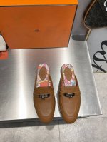 顶级版本 Hermes 爱马仕经典女士半拖 今年h最新限量色 凯莉mini Kelly扣 半拖 、纯进口特定小牛皮，手工制作. 高端订制 正品开模定制 手工缝制