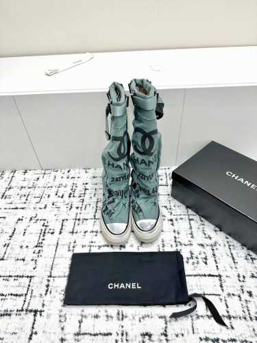 秋冬新款chanel 小香中古风涂鸦帆布靴 一直以来异常的盛行. 这款致敬经典系列！ 上脚超好看～潮人必备时尚单品！ 鞋面：进口zp高密度织法帆布 内里：牛皮