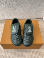 LV25ss 春夏季新款 情侣同款球鞋 穿上就是时髦精这款 Footprint Soccer 运动鞋于2025春夏系列时装展中亮相，是Pharrell Will