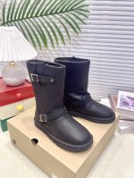 工厂价： Ugg长筒骑士靴雪地靴 油叽叽 秋冬新款 毛毛鞋 棉鞋 真的是必须人手一双！慵懒随性的代表 穿搭上脚真的很高级 上脚包裹感超nice 很舒服，懒人必备