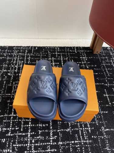 代购级 Louis Vuitton 25Ss 沙滩拖 又一爆款 最新 顶配版本 Lv一出即巅峰的超爆款的老花拖鞋面包的脚感 软绵绵的超舒服 今年驴粉们太有福了