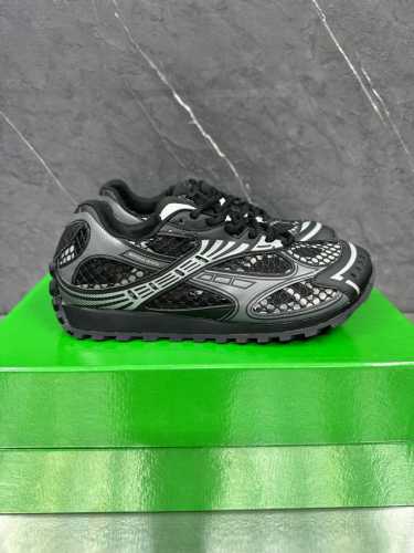 bv Orbit运动鞋 王一博 同款 情侣款老爹鞋 Runner运动鞋，采用轻质科技网布面料。 搭配几何图案设计橡胶外底。 女款 王炸系列 高版本 认准套包工艺