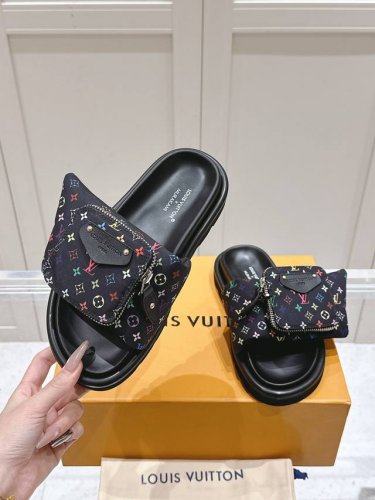 男女款 LV x TM村上隆 联名款 黑白三彩 魔术贴 钱包 面包 平底凉拖鞋原版购入开发 做货 本款 Pool Pillow Comfort 凉拖出自路易威登