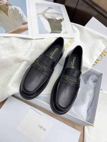 420顶级版本Dior2024早春新款复古乐福鞋单鞋 dior Boy乐福鞋硬货上新高级感十足！国内外博主刷爆的一款，复古又时髦 上脚美炸了！ 鞋面：原版定制牛