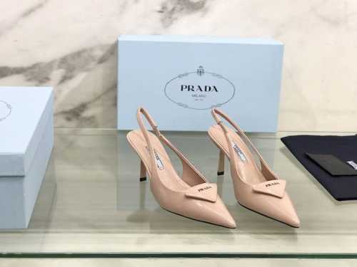 Prada 普拉达三角扣高跟凉鞋 这款采用开边珠面料，羊皮内里垫脚，丝网印花三角形皮革徽标；皮革鞋底，配金属刻字徽标；跟高7厘米 码数：35-39 34、40、