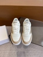 CELINE 赛琳 25ss最新 Block系列 女款 休闲运动鞋TRIOMPHE 皮革贴饰，瞬间给这款 BLOCK 运动鞋注入了清新柔美的魅力，爱了爱了。搭配