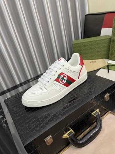 出厂价: 古奇休闲鞋 Gucci 新款休闲鞋，官网1:1、鞋面古奇印花材质 透气舒适内里高品质 完美做工 透射出一种尊贵奢华，于古奇高端超凡工艺中升华其奢侈定义