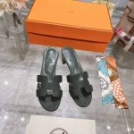 粗跟 出厂价 Hermes 爱马仕h拖鞋oran凉鞋系列 时尚又百搭 超级舒服 每个细节都做到极致 原版swift小牛皮 原版1:1独家私模鞋面 原版真皮沿条大