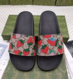 冲量价 情侣款gucci 古奇』拖鞋，万众瞩目的一款 美到即可融化你们的心，！简直就是鬼斧神工的杰作 人手必备的一款，开模制造 脚感q弹超柔软 上脚超级秀气.码