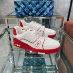 顶级版本 上线男款39-44 45.46 Virgil Abloh 向篮球鞋设计汲取灵感，推出标志性 LV Trainer 运动鞋，经典的花纹富含着整体的特性，
