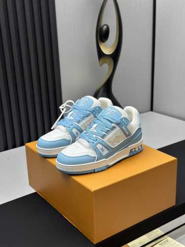 工厂直销 顶级版本 LV-路易威登-经典走秀新款空胶工艺 原版1：1开发复刻！！上脚非常舒适 奢侈用料，做工精细，中底印有欧洲制造英文字母鞋面由意大利进口小牛皮