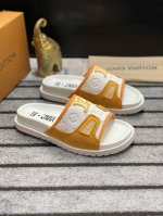 Loui* Vuitto* 顶级原单 Lv Size：38-44 45定制 Th 路易威登~奢品拖鞋，路易威登新款压花拖鞋火爆上市，凹凸花型看上去很软糯超级百搭