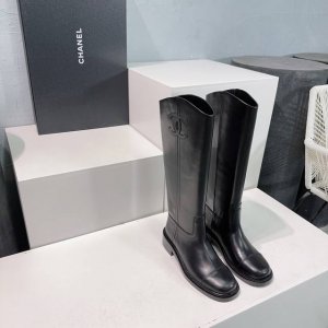 高品质出厂高靴皮面 ！羊京480！顶级品质chanel香奈儿24Ss秋冬秀场主推新款c家小香一脚蹬骑士靴短靴长靴！ 这款骑士靴真的是帅气时尚的代表，靴筒口双c电