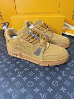 Loui* Vuitto* 顶级版本 情侣款本款 LV Trainer 运动鞋再现设计师 Virgil Abloh 自篮球鞋中挖掘的时尚潜力。粒面牛皮革构筑繁复
