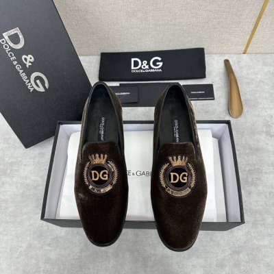 杜嘉班纳d&G Ariosto系列莫卡辛便鞋 男士乐福鞋皮鞋 以全新版本创意呈现。电脑绣花d G皇冠logo标志性标牌装饰别具一格。 风格优雅考究，鞋面电绣皇冠