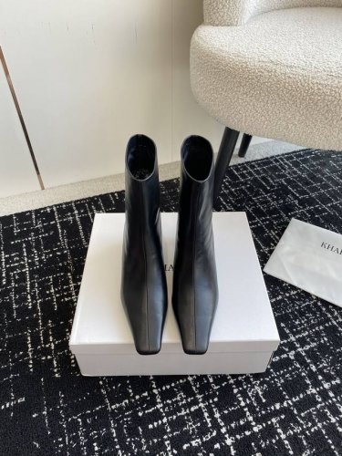 代购级短靴 骑士靴 Khaite 24Ss 秋冬新款 短靴 长靴 简约百搭款！ 这双单品高级感满满 细节完全拉满 日常搭配完完全全就是自带气场 太绝了 鞋面采用