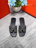 橙子出厂价 HERMES 爱马仕 夏季经典平底H拖鞋 旅游度假沙滩凉拖面料：水钻码数：35-42