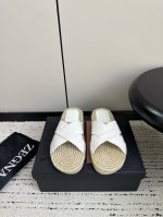 限男款 杰尼亚zegna 24Ss 春夏休闲系列 交叉凉拖 标志性三重交叉弹性细节彰显出传统皮鞋的手工缝迹，轻盈和懒人套式设计，完美契合快节奏的生活方式。 非常