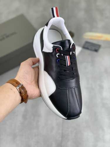 工厂价 实价 Thom Browne 汤姆.布朗 Tb官网同款原单爆款运动鞋 头层牛皮加透气布料1：1原板 羊皮内里鞋身配件一比一开模 专柜品质 亲们你还为穿着