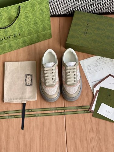 Gucci 饼干鞋整双鞋子采购Zp开发打造，全部定制材料，独家开模大底，细节全部对版出货，连包装也做到跟正品一样。码数:女：35-40 男39-44