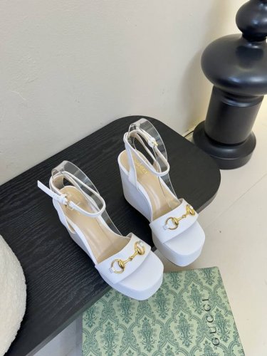 Gucci古驰 经典双G钻扣老花厚底凉鞋系列 鞋面：品牌布料 内里：羊皮 大底：真皮大底 Size：35-40 404142定制