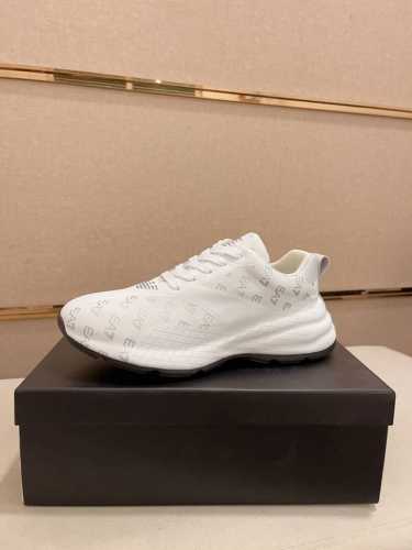 阿玛尼 ARMANI EXCHANGE 官网最新款 AX时尚休闲男鞋，爆款版型简洁大气，潮男专属.独有的官网最新品牌元素元素原版装饰，时尚又大方，面料原版牛皮透