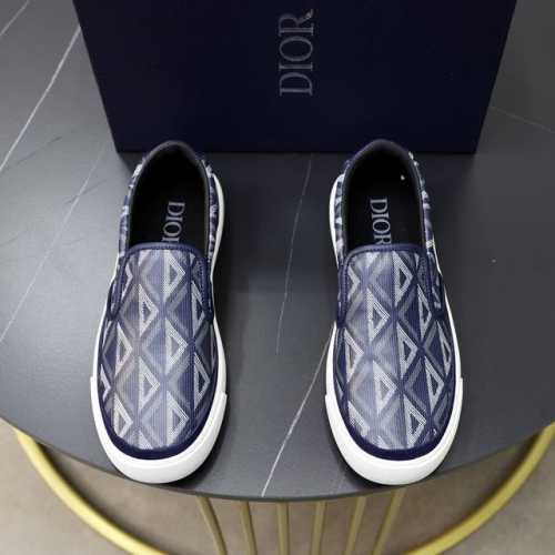 出厂价： 品牌：Dior 迪奥 标准码：男码38-44 45定制 等级：官网同款 材料：顶级原版牛皮拼接而成 原版耐磨轻便大底款式类别：男士潮流时尚休闲鞋 尊贵