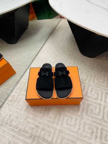 出厂女290 男 Hermes 爱马仕H家Jaures 情侣款 凉拖鞋 顶级品质 小牛皮机能风凉鞋，搭配人体工学橡胶鞋底和标志性磨砂哑光黑色Pvd镀层Paris