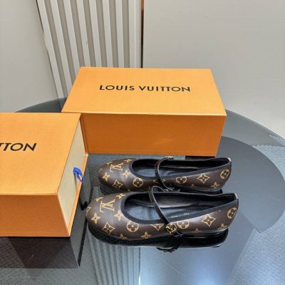 Louis Vuitton2025新款 顶级版本 原版开发 中古vintage复古文艺毛毛半拖代购级别！高级感十足！国内外博主刷爆的一款，复古又时髦 上脚美炸了