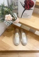 Valentino Garavani 华伦天奴 拉帕荔枝纹牛皮V扣新款拖鞋渔夫鞋 - 大V金扣装饰 - 牛皮 -跟高2Cm - 橡胶大底 - 意大利制造 -36