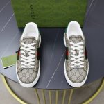 品牌：古奇GUCCi 标准码：男码38 44 45可以定做 等级：官网同款 材料：原版品牌胶料 舒适混种加厚羊皮内里 原版耐磨柔软大底 款式类别：休闲运动版
