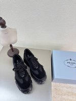 男女款 经典厚底 绑带系列 prada P390 男款10 搭配三角标 Logo 的设计和简约的线条 很有格调 简单纯粹得色调 原版开模 舒适炸街 ——————