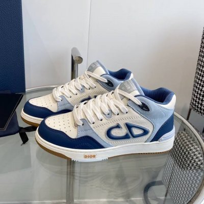 Dior迪奥b57系列情侣款休闲运动鞋 顶级品质 侧面饰以cd大字母印花标志。鞋舌、鞋底和后侧饰以各种细节微标~~~~ 鞋面原版定制小牛皮oblique老花布，