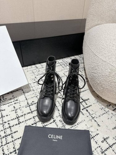 代购级 Celine赛琳 24 早秋最新 马丁靴 好多明星网红上脚 无敌显瘦 上脚超级好看百搭 面料:进口牛皮 内里:牛皮内里 大底:原版大底 真皮沿条 底厚: