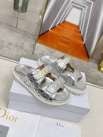 dior迪奥新品经典款。代购级别品质国外专柜爆款厚底拖鞋 鞋面内里：原版定制材料，鞋底原版开模1.1 轻便 码数35-40 41 42可定做 出厂价P