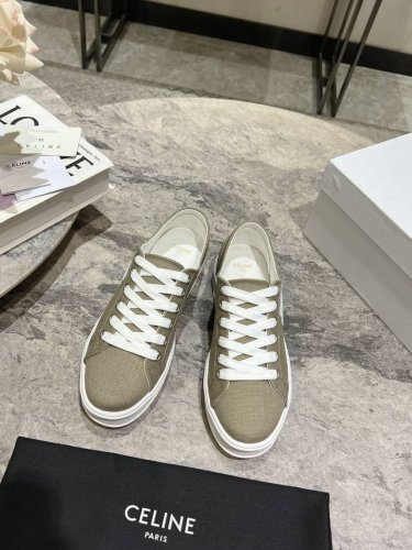 顶级版本330， celin*E 思琳春夏款拼皮帆布鞋 简单 舒服 干净 就这你以为Hedi设计的只是普普通通的球鞋吗 他有注入自己的时髦巧思厚底鞋设计是为了穿
