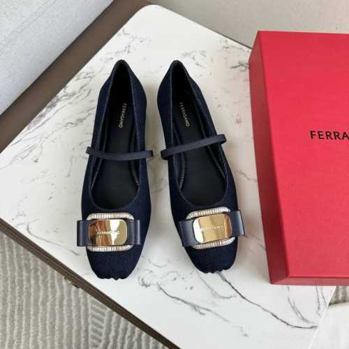 2024秋冬爆款新色。原厂原单！好货好货！ Ferragamo 菲拉格慕方头蝴蝶结扣玛丽珍鞋芭蕾舞鞋这是柔软天花板呀~ 鞋面：采用原版定制牛仔布 内里：垫脚混种