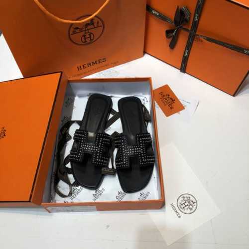 顶级品质 上新hermes 2024爱马仕铆钉系列 超级有档次的一款贵妇拖鞋，绝对人手一对。 100%购入正品1：1定制，楦型、原模具、皮料，都专为这款而定制的